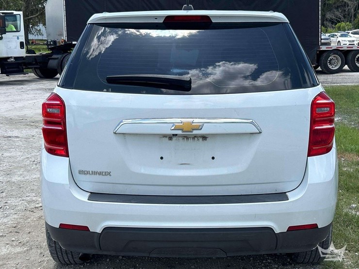 2017-chevrolet-equinox-image-24