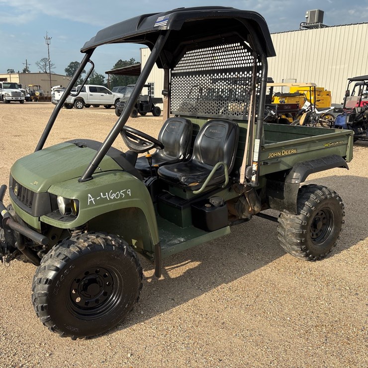 JOHN DEERE GATOR