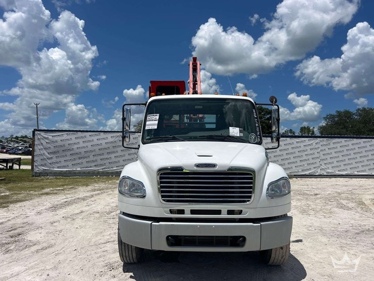 2018-freightliner-m2-106-image-30