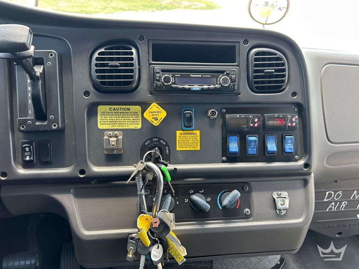 2016-freightliner-b2-image-27