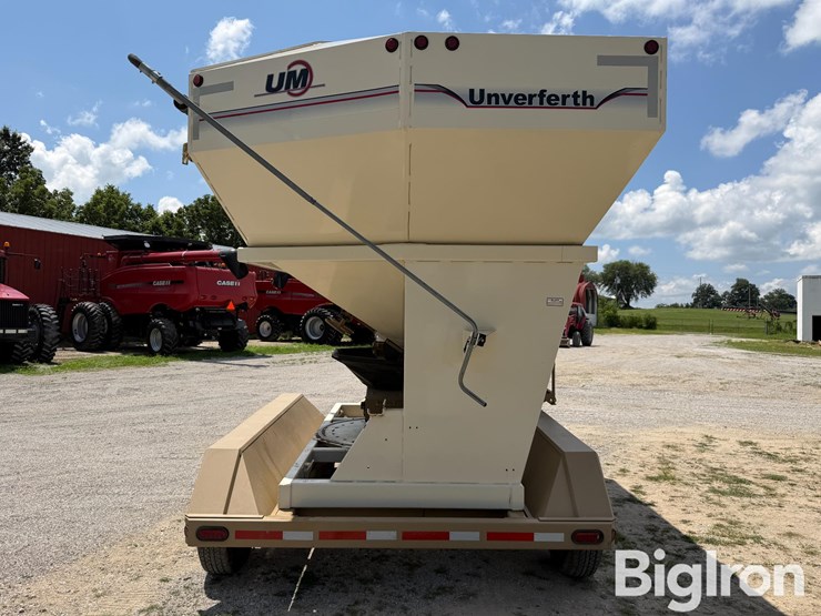 2011-unverfeth-seed-runner-3750-tri/a-two-compartment-seed-tender-image-6