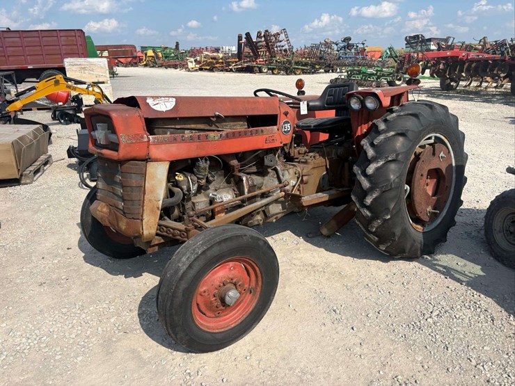massey-ferguson-135-image-3