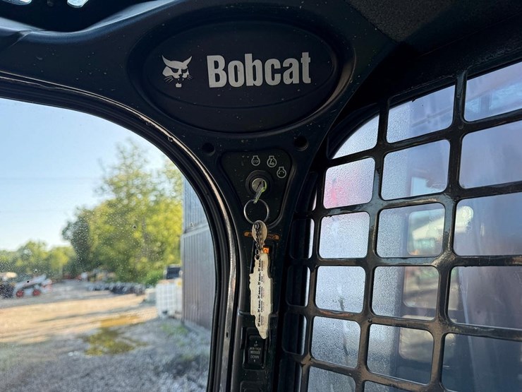 2017-bobcat-s570-image-21