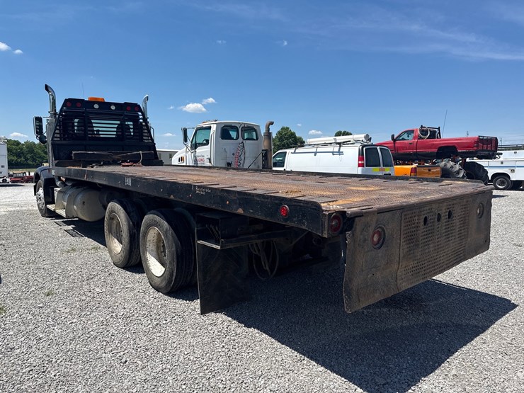 1999-peterbilt-385-image-4