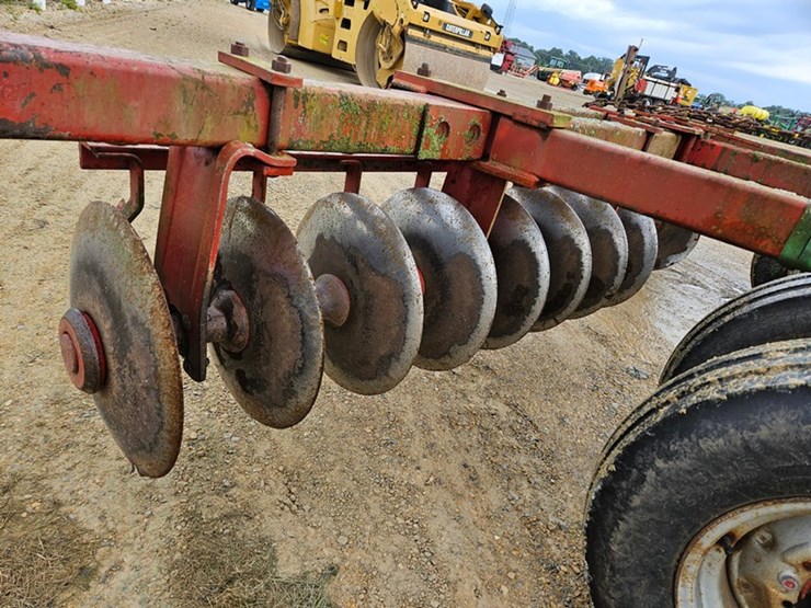 massey-ferguson-620-image-22