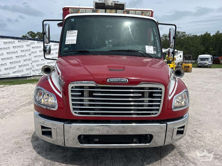 2005-freightliner-m2-106-image-43
