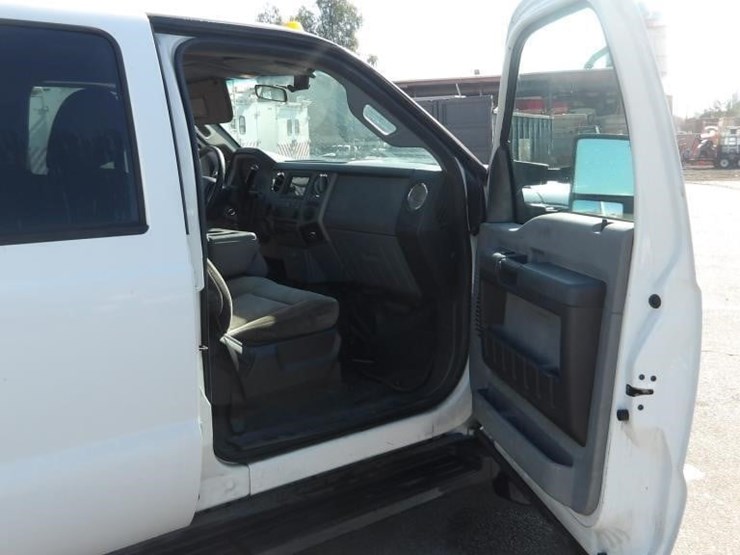 2011-ford-f550-image-19