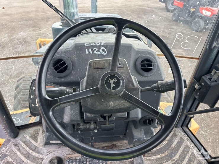 2015-deere-410l-image-22