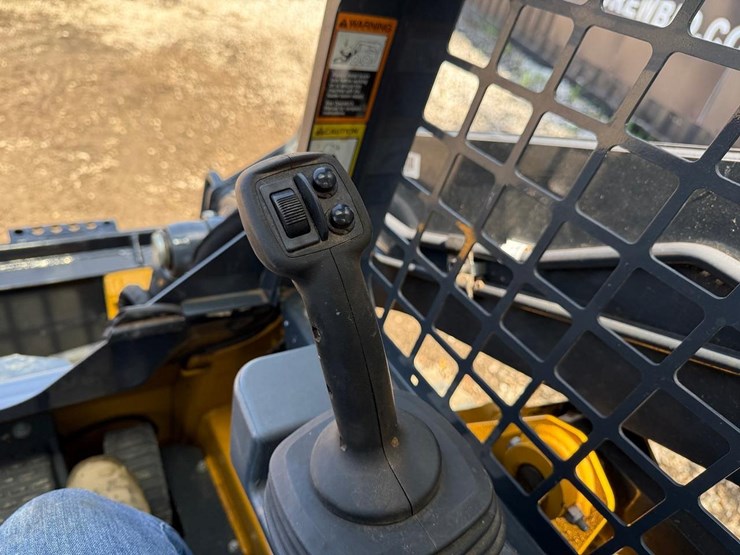 2024-deere-317g-image-21