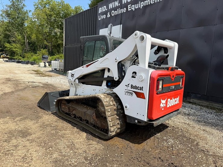 2022-bobcat-t770-image-2