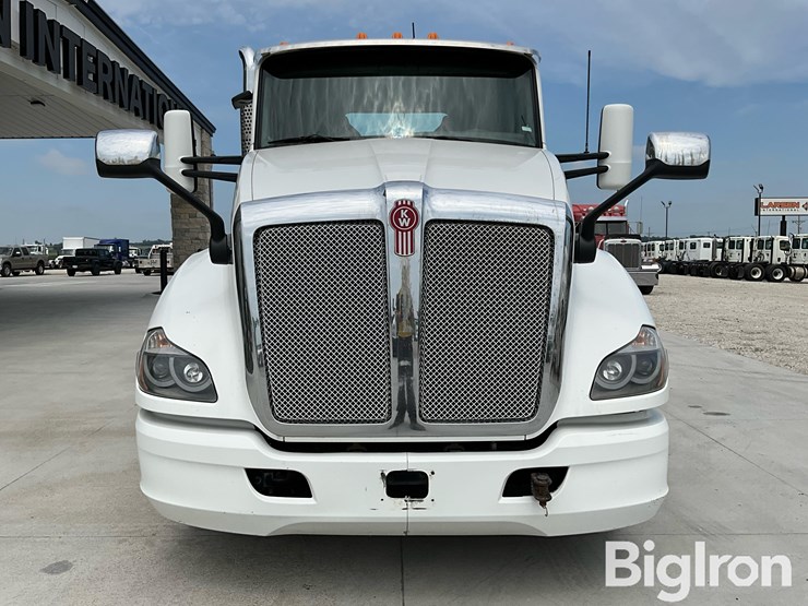 2015-kenworth-t680-image-2