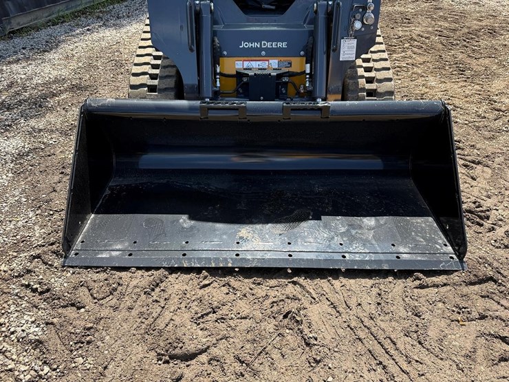 2024-deere-317g-image-9