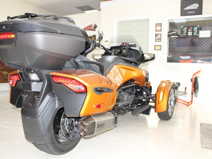 #148-•-offered-at-no-reserve-|-2024-can-am-spyder-f3-limited-image-9