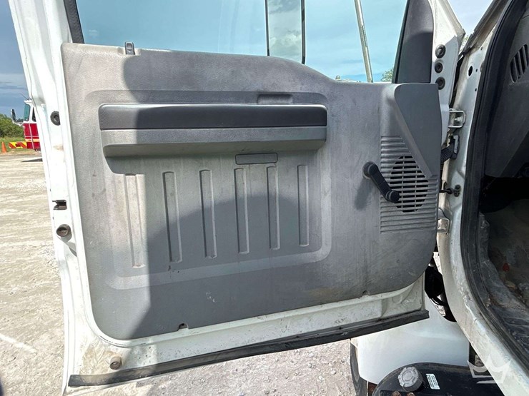 2010-ford-f750-image-16