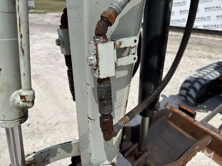 2022-takeuchi-tb225-image-13
