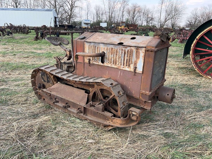 cletrac-model-k-crawler-image-1