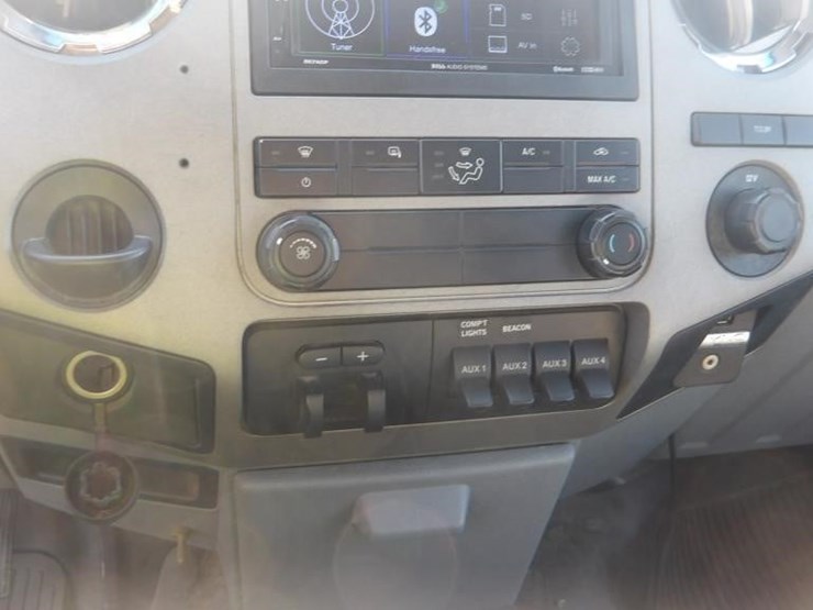 2011-ford-f550-image-27