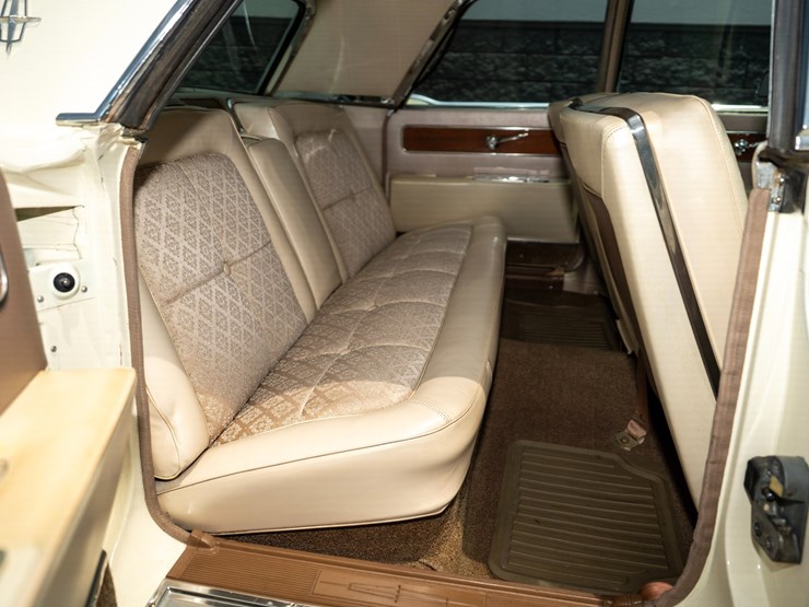 #111-•-1962-lincoln-continental-sedan-image-85
