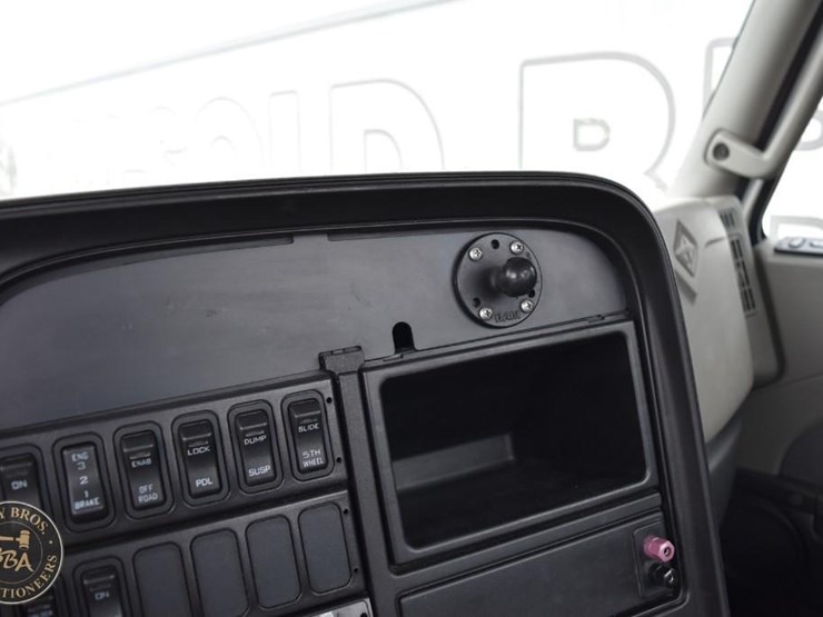 2014-international-prostar-image-75