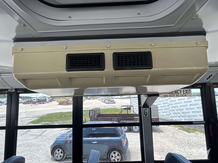 2016-freightliner-b2-image-17