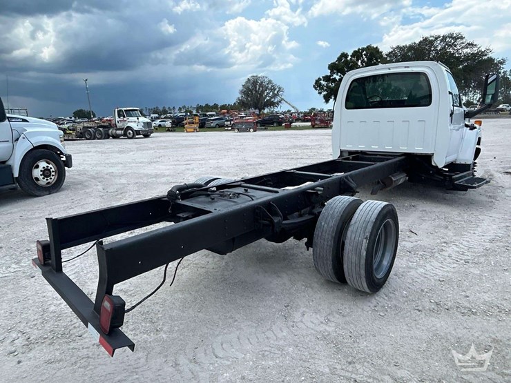 2005-chevrolet-c5500-cab-and-chassis-truck-image-3