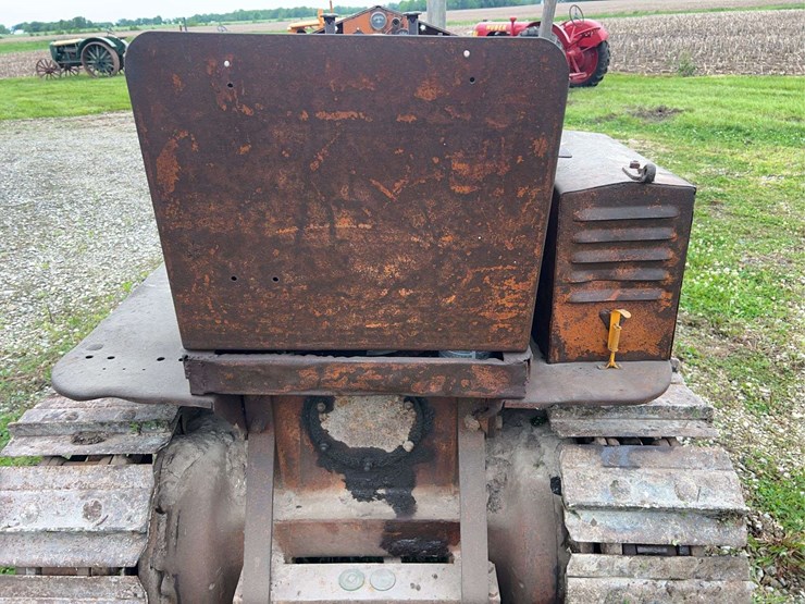 cletrac-25-crawler-image-30