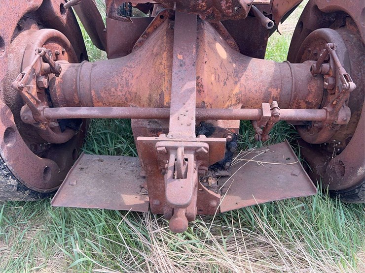allis-chalmers-u-industrial-parts-tractor-image-27