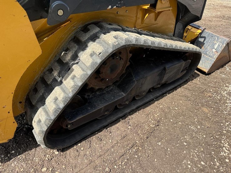 2017-deere-317g-image-18