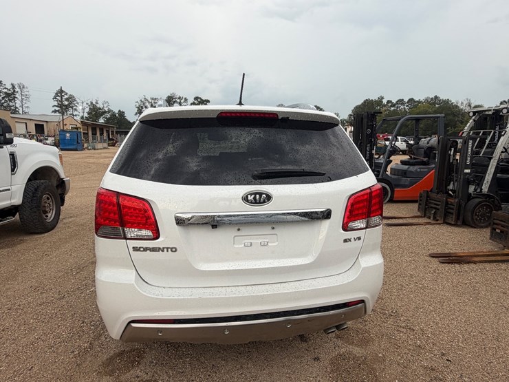 2011-kia-sorento-image-8