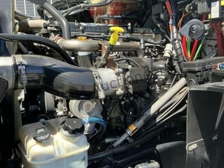 2019-freightliner-114sd-image-20