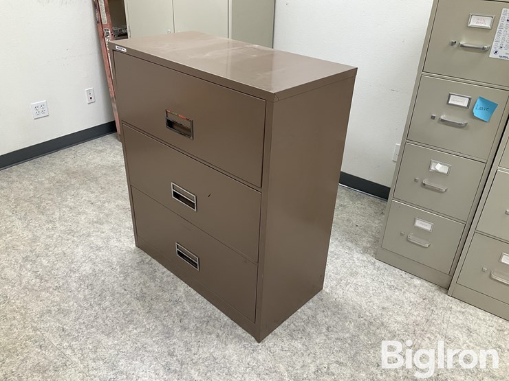 cabinet-w/3-drawers-image-1