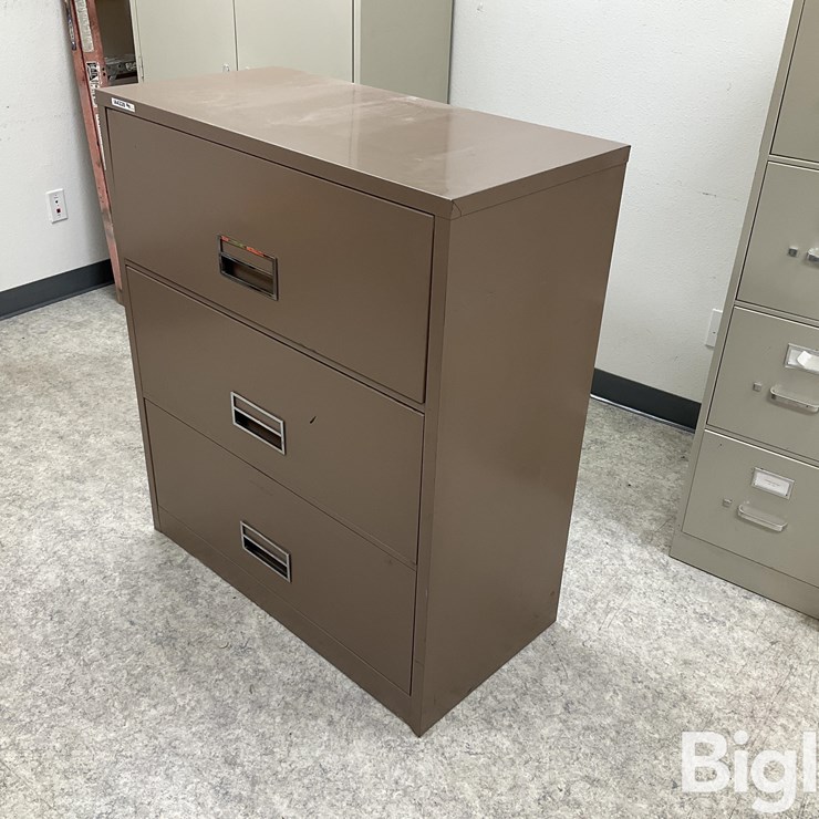 Cabinet W/3 Drawers
