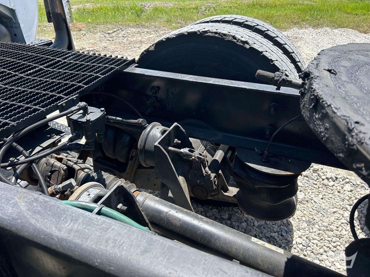 2022-ford-f750-image-21
