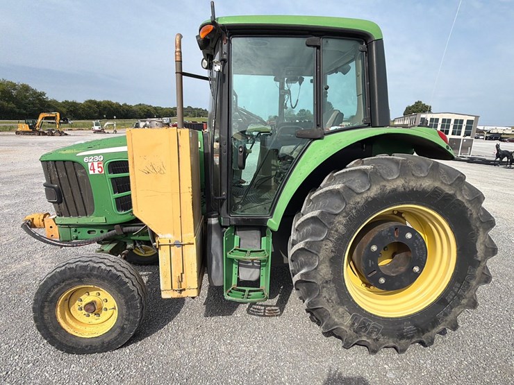 john-deere-6230-image-3