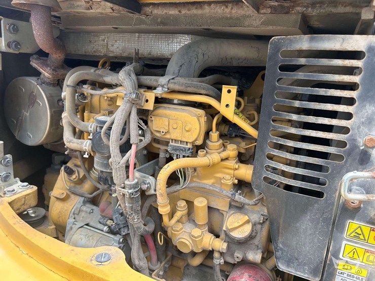 2015-caterpillar-304e2-mini-excavator-image-8