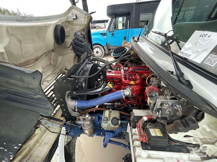 2020-freightliner-m2-106-image-9