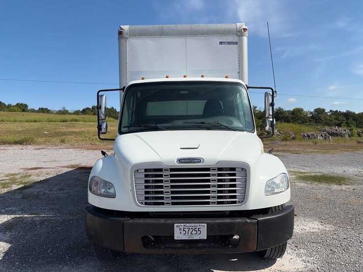 2014-freightliner-m2-106-image-11