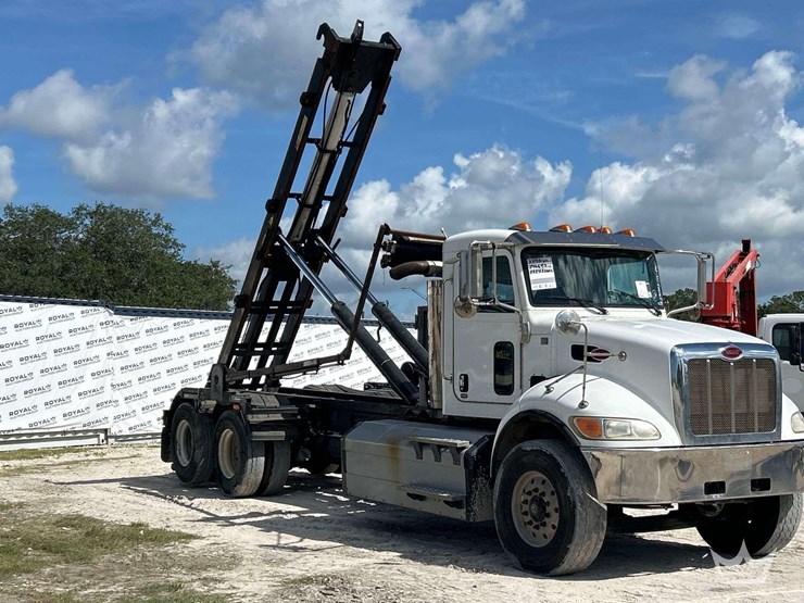 2016-peterbilt-348-image-2