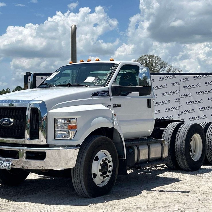 2022 FORD F750