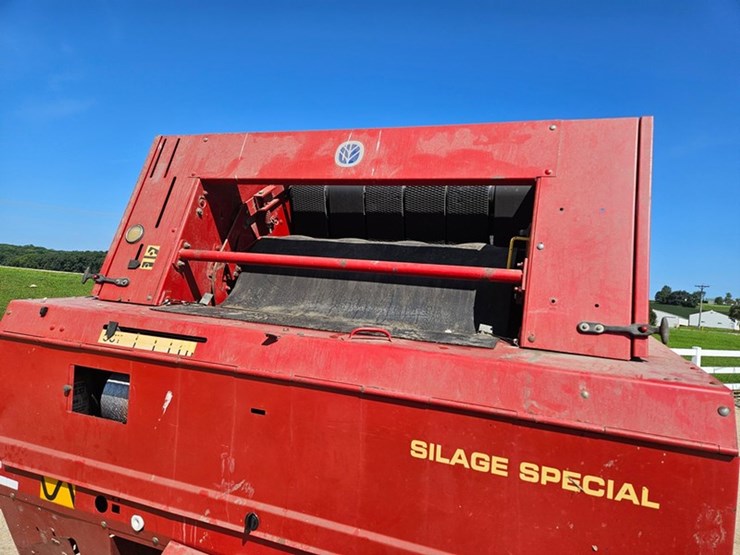 new-holland-644-image-11