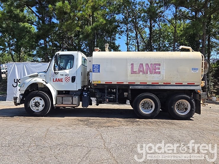 2013-freightliner-m2-106-image-2