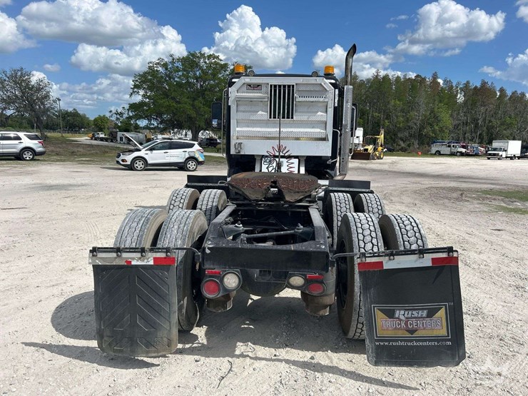 2019-peterbilt-579-image-23