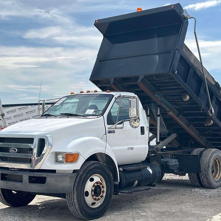 2010 FORD F750
