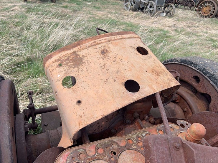 allis-chalmers-u-industrial-parts-tractor-image-23