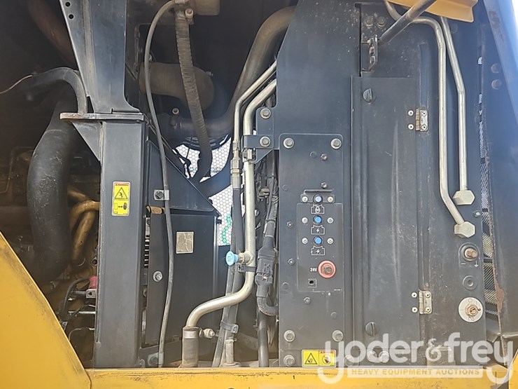 2014-caterpillar-938k-image-23