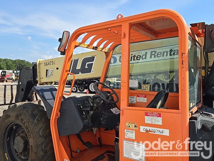 2015-jlg-g6-42a-image-35