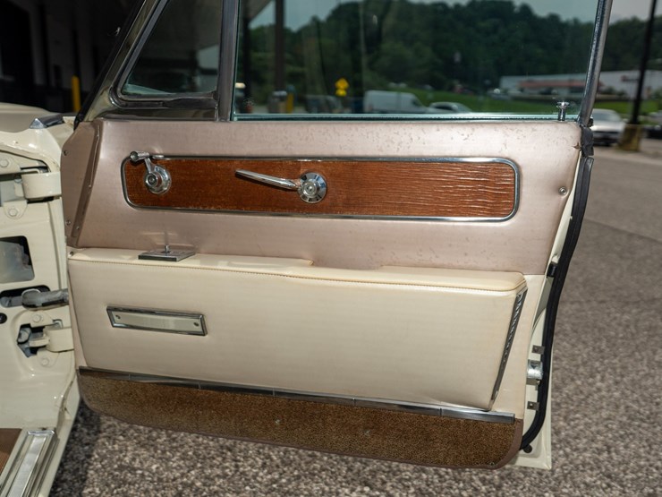 #111-•-1962-lincoln-continental-sedan-image-82