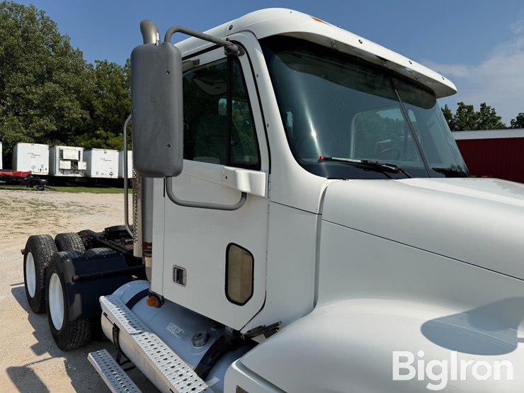 2007-freightliner-columbia-120-image-14