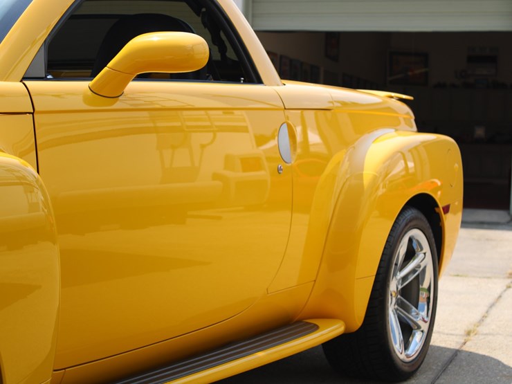 #135-•-offered-at-no-reserve-|-2005-chevrolet-ssr-image-9