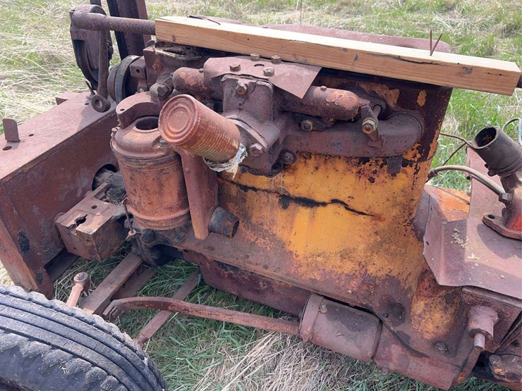 allis-chalmers-u-industrial-parts-tractor-image-34
